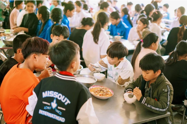 Nhà sáng lập đóng băng tài khoản dự án ‘Nuôi em’, để minh bạch tài chính: ‘Quyết làm sáng tỏ, chứng minh mình trong sạch’