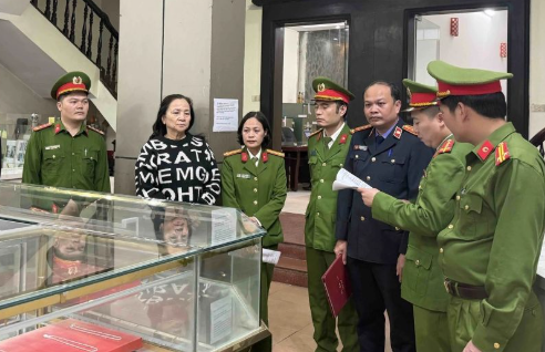 Rõ danh tính bà chủ tiệm vàng nổi tiếng Kim Chung: ‘Doanh thu nghìn tỷ nhưng nộp thuế chỉ vài đồng lẻ, chịu thật sự’.