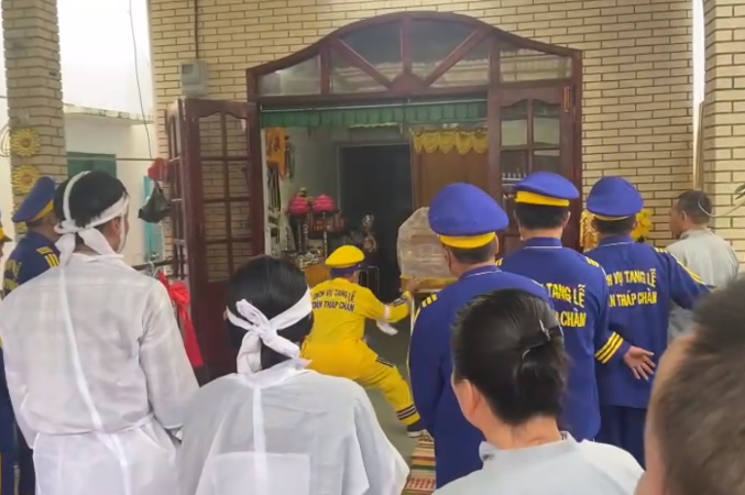 Xuất hiện điều tâ:m li:nh trong lễ ta:ng của NS Thương Tín: ‘Nhạc sĩ Tô Hiếu tiết lộ, rù:ng r:ợn thật sự’