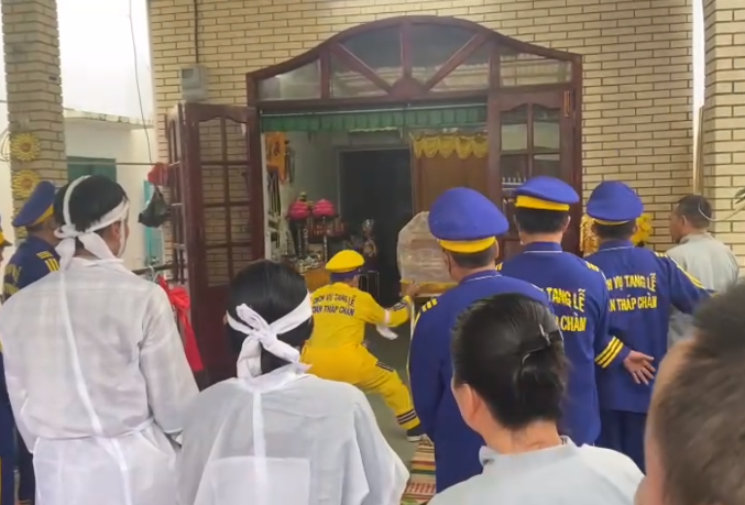 Xuất hiện điều tâ:m li:nh trong lễ ta:ng của NS Thương Tín: ‘Nhạc sĩ Tô Hiếu tiết lộ, rù:ng r:ợn thật sự’