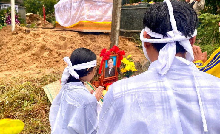 Một nữ ca sĩ nổi tiếng muốn bỏ tiền ra để xây m:ộ cho NS Thương Tín: ‘Ấm lòng quá, dù không quen biết gì với nhau’.