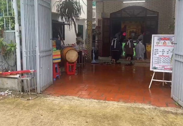 Các nghệ sĩ TP.HCM không gửi hoa vi:ếng lễ ta:ng Thương Tín: “Tưởng lạnh nhạt, ai ngờ lại vì lý do này”