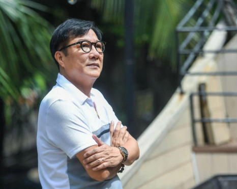 NSND Trọng Trinh: ‘Anh Thương Tín đào hoa, ngồi đâu là “bó:ng hồ:ng” vây quanh, có một điểm mà anh ấy rất hút ánh nhìn’