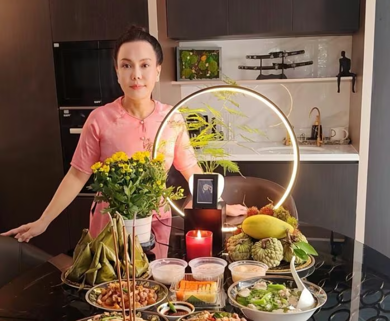 Việt Hương lần đầu nhắc đến NS Thương Tín sau đám ta:ng: ‘Hiếm lắm mới thấy 1 NS như chị lên tiếng’