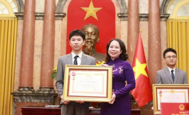 Chân dung nam sinh Nghệ An lập kỷ lục thưởng cao nhất tỉnh sau ‘cú đúp’ Vàng Olympic: Đỉnh thật đấy