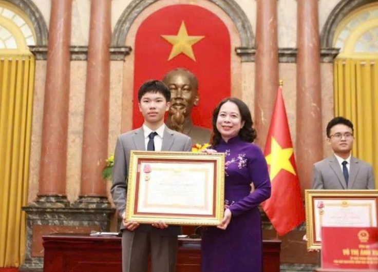 Chân dung nam sinh Nghệ An lập kỷ lục thưởng cao nhất tỉnh sau ‘cú đúp’ Vàng Olympic: Đỉnh thật đấy