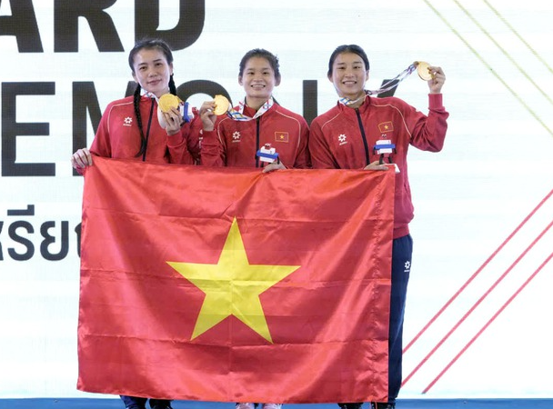 3 chị em ruột ở Huế vừa giành được 3 HCV thì nghe tin bố đã qu:a đ:ời: Còn gì đ:au hơn.