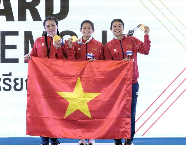 3 chị em ruột ở Huế vừa giành được 3 HCV thì nghe tin bố đã qu:a đ:ời: Còn gì đ:au hơn.