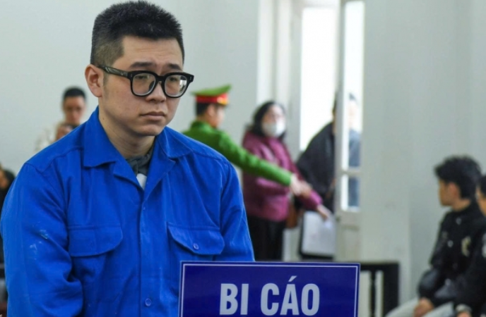 Rõ lý do tạm hoãn xét xử người đàn ông hà:nh hu:ng phụ nữ trong chung cư ở Hà Nội.