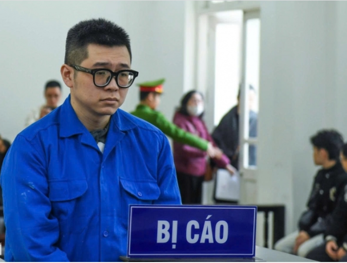 Rõ lý do tạm hoãn xét xử người đàn ông hà:nh hu:ng phụ nữ trong chung cư ở Hà Nội.