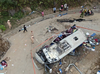 Bà:ng ho:àng vụ lậ:t xe 9 người ch::ế:t: Trong số nạ:n nh:ân có nhà báo, nhà giáo và nhiều mạnh thường quân nổi tiếng.