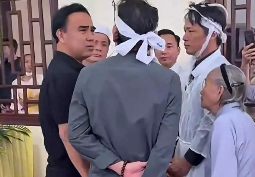 MC Quyền Linh ra viế:ng thăm m:ộ, con trai NS Thương Tín xúc động nói 1 điều: ‘Riêng dàn nghệ sĩ, nể nhất mỗi chú, sống rất tình nghĩa’