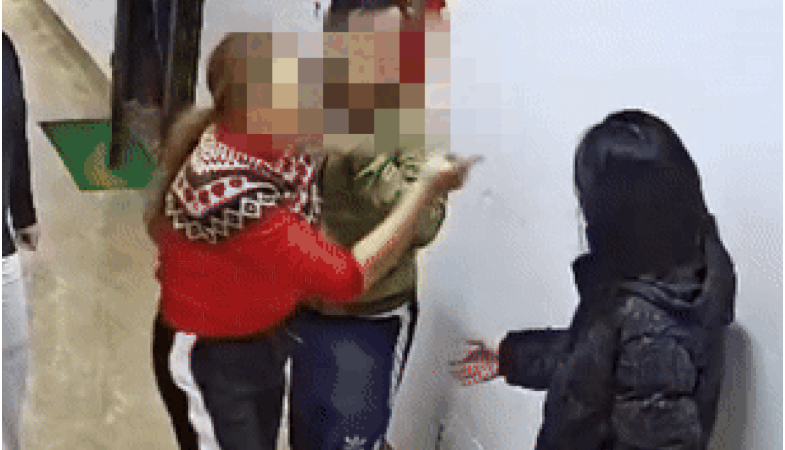 Triệu tập người phụ nữ đánh hàng xóm tại chung cư ở Hà Nội: Thôi xong thật rồi