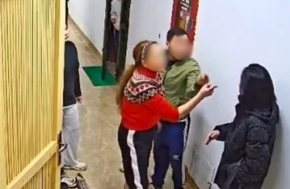 N:ạn nh:ân vụ đá:nh phụ nữ tại chung cư ở Hà Nội: “Tôi và con đang cố gắng bám trụ lại, nhưng thực sự sống cạnh gia đình này rất mệt mỏi”