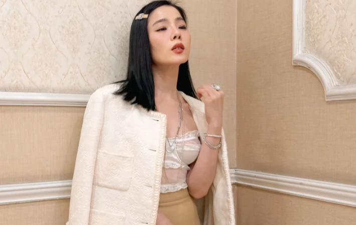 Lệ Quyên vă:ng t:ục, chưởi thẳng mặt fan: ‘Chuyện gì đang xảy ra với chị vậy?’