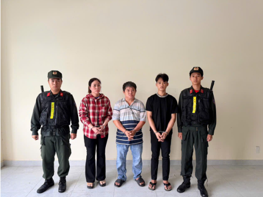 Rù:ng mì:nh cơ sở làm mì sợi bằng h:óa ch:ất suốt 10 năm ở TP.HCM: Biết bao nhiêu người đã ăn rồi.