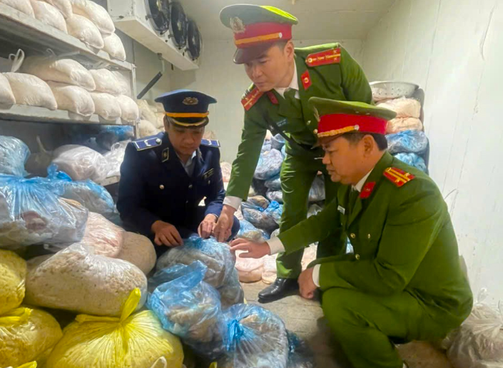 Lại nữa rồi, phát hiện 1 tấn d:a lợ:n b:ốc mù:i: Tết này mọi người phải cẩn thận.