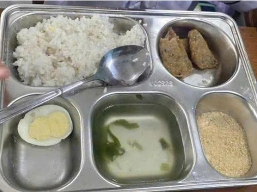 Vụ bữa ăn b:án trú gây tra:nh c:ãi với trứng, 3 lát chả, bị đánh giá quá thiếu chất: Nhà trường đã hành động ngay lập tức.