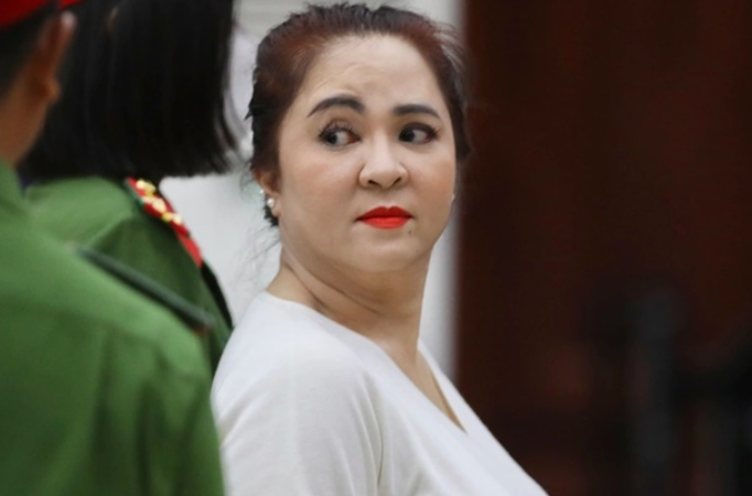 Tòa án yêu cầu triệu tập bà Nguyễn Phương Hằng: Chuyện gì nữa đây.