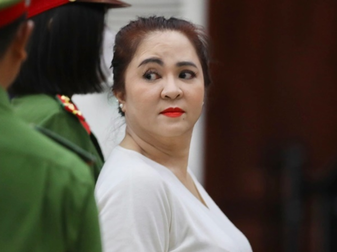 Tòa án yêu cầu triệu tập bà Nguyễn Phương Hằng: Chuyện gì nữa đây.