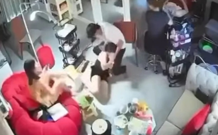 Đã rõ lý do nam thanh niên đ:â::m nữ nhân viên spa rồi về nhà làm điều d:ại d:ột, hé lộ tình hình của cả hai.