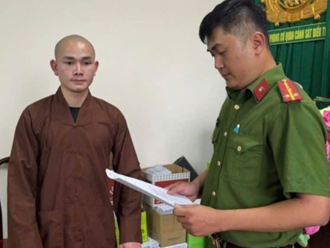 Đã rõ lý do tu sĩ Thích Minh Vương, tóp tóp cơ triệu view Phú Tử bị kh:ởi t:ố, hé lộ thái độ tại cơ quan điều tra.