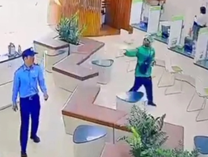 Hé l:ộ lời đ:e dọ:a của ngh:i ph:ạm trong vụ cư:ớ:p Ngân Hàng ở Gia Lai: “Sợ thật sự”.