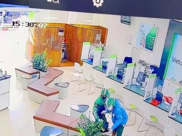 Rầm rộ thông tin đã b:ắt được 2 tên cư:ớ:p ngân hàng li:ều lĩ:nh ở Gia Lai, thực hư ra sao?