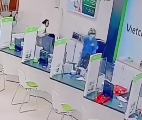 Nhận dạng hai ngh:i ph:ạm cư:ớ:p ngân hàng 1,8 tỷ đồng ở Gia Lai: Một người nói giọng miền Bắc, người kia nói giọng miền Nam.