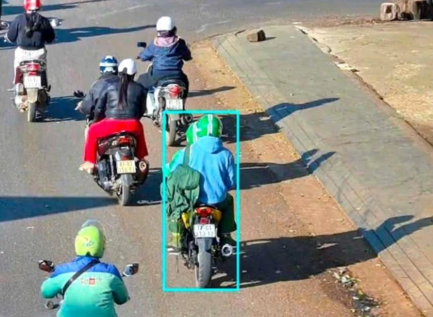 Công an Gia Lai rà soát đơn hàng ‘áo khoác và mũ bảo hiểm in chữ Grab’ để tìm ra nghi phạm cư:ớ:p Ngân hàng: “Chạy đâu mà thoát”