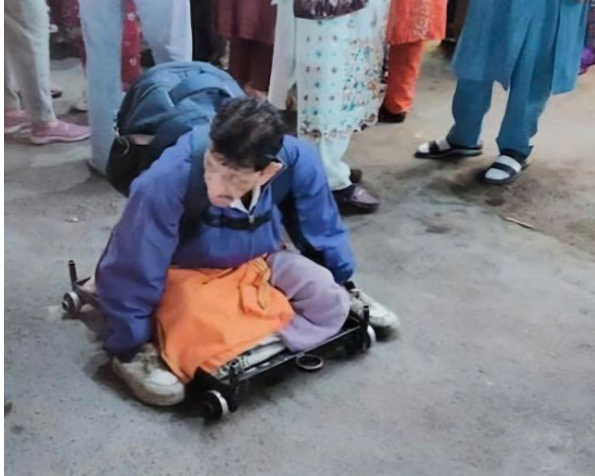 Kinh ngạc với triệu phú xe lăn: Sáng đi ăn xin, chiều tối về mặc áo vest đi thu nợ.