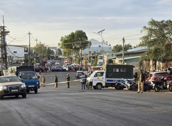 Công an tỉnh Gia Lai đã tiến hành phong tỏa 2 căn nhà liên quan tới vụ cư:ớ:p Ngân Hàng: ‘Dần dần được đưa ra ánh sáng rồi’.