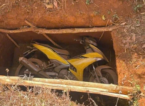 Lần theo dấu xe mô tô ngh:i của nhóm cư:ớ:p ngân hàng ở Gia Lai: Thu thập được nhiều chứng cứ quan trọng.