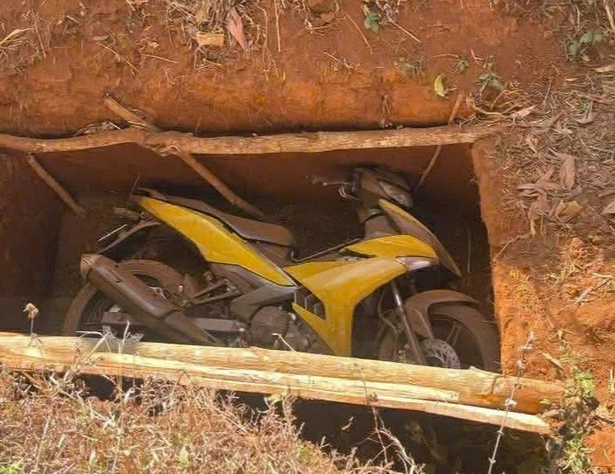 Lần theo dấu xe mô tô ngh:i của nhóm cư:ớ:p ngân hàng ở Gia Lai: Thu thập được nhiều chứng cứ quan trọng.