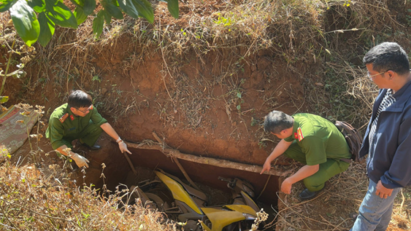 CA truy tìm nguồn gốc tấm ván gỗ trong vụ cư:ớ:p Ngân hàng ở Gia Lai: “Rồi cũng sẽ lòi ra th:ủ ph:ạm, chạy đâu cho thoát”.