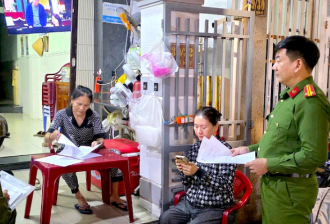 Công an đi từng nhà kêu gọi người dân t:ố gi:ác hai tên cư:ớ:p ngân hàng ở Gia Lai: “2 tên cư:ớ:p giờ chắc đang run lẩy bẩy rồi”