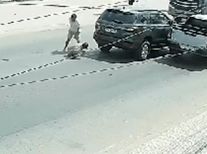 Chuyên gia phân tích vụ đá:nh người t:uvo:ng sau v:a ch:ạm giao thông gây bức xúc: Người vi phạm đối diện ra sao?