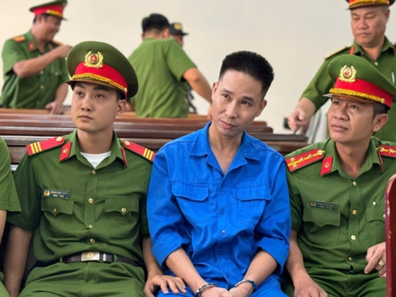 Lê Sỹ Tùng chỉ ra điểm không đúng trong cáo trạng, nói mình đi s:ăn người, bị b:ắt vì không muốn trốn.