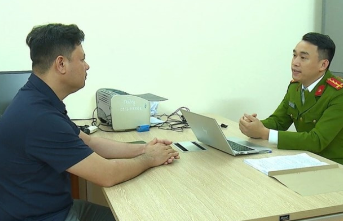 Tài xế Nguyễn Viết Linh vì đỗ xe ‘chặn đầu, khóa đuôi’ gây b:ức x:úc ở Hà Tĩnh: “Này thì cậy có qua:n h:ệ, này thì không ngán 100 triệu”