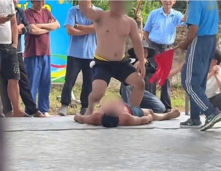 Hé lộ danh tính đô vật bị g:ã:y c:ổ, t:uv:ong sau cuộc đấu vật trong hội làng ở Hà Nội: Hé lộ nguyên nhân vụ việc.