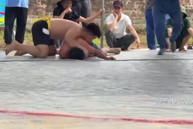 Bác sĩ nói về vụ đô vật g:ãy c:ổ, t:uvo:ng trong ngày hội làng đầu năm: Phân tích rõ cú ng:ã.