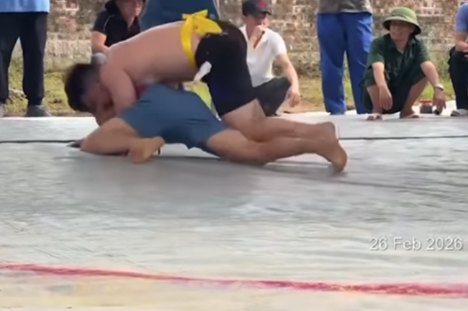 Rõ thái độ của đô vật qu:ậ:t g:ã:y c:ổ, khiến đối phương t:uv:ong trong hội làng sau vụ việc, liệu có bị xử lý hình sự hay không?