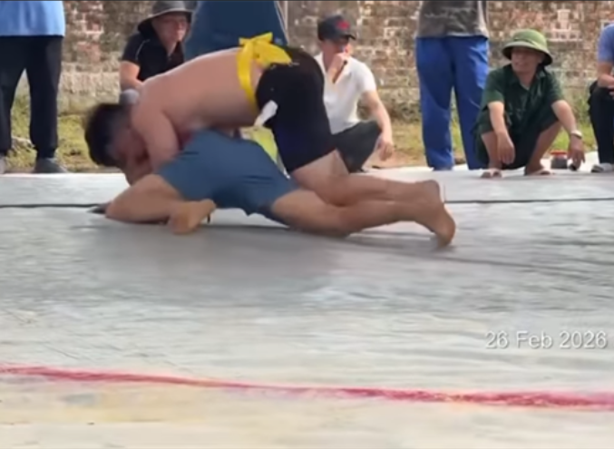 Rõ thái độ của đô vật qu:ậ:t g:ã:y c:ổ, khiến đối phương t:uv:ong trong hội làng sau vụ việc, liệu có bị xử lý hình sự hay không?