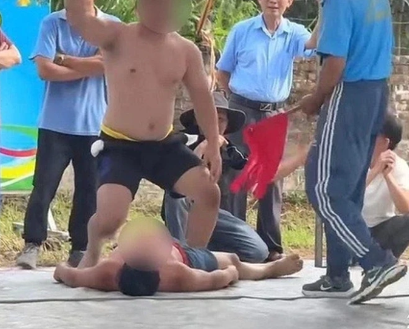 Vụ đô vật t:uvo:ng ở hội làng Thái Lai (Hà Nội): Chuyên gia khuyên cần siết ‘khung an toàn’ cho hội vật.