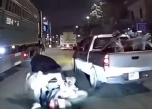 Rõ danh tính của người tự nhận mình là tài xế xe b:án t:ải ch:èn é:p xe máy: Đang rần rần trên MXH.