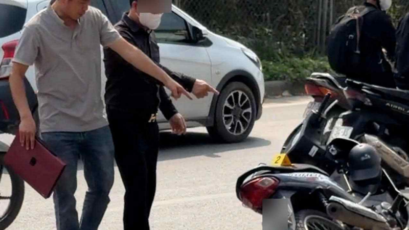 Người đi xe máy kể lại tất tần tật vụ xe b:án tải ch:èn é:p ng:ã xe giữa đường: “Nói rõ hết luôn”