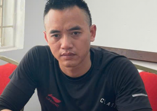 Chân dung của nam tài xế xe bán tải ch:èn é:p xe máy: “Cuối cùng cũng lòi mặt ra, đẹp trai thế mà lại hành động rất kỳ cục”