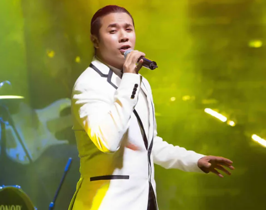 Ca sĩ Nguyễn Hồng Nhung lần đầu tiên nói về Kasim Hoàng Vũ : ‘Anh kiên cường đến phút cuối cùng, thật sự rất nể ở anh’.