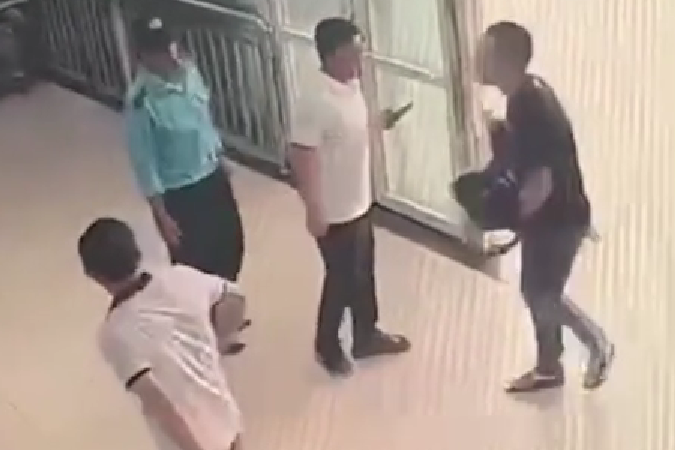 Vụ tài xế vượt đèn đỏ để cứu người, bà nội kể tất tần tật: “Cháu ăn kẹo, không may gặp n:ạn”