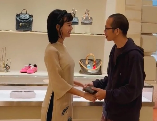 Cô gái Tym là doanh nhân thành đạt, có trình độ học vấn siêu cao, giàu và rất nhiều tiền: “Từ khi dính vào thầy Thích Nhuận Đạt, chị đã u mê không lối thoát”